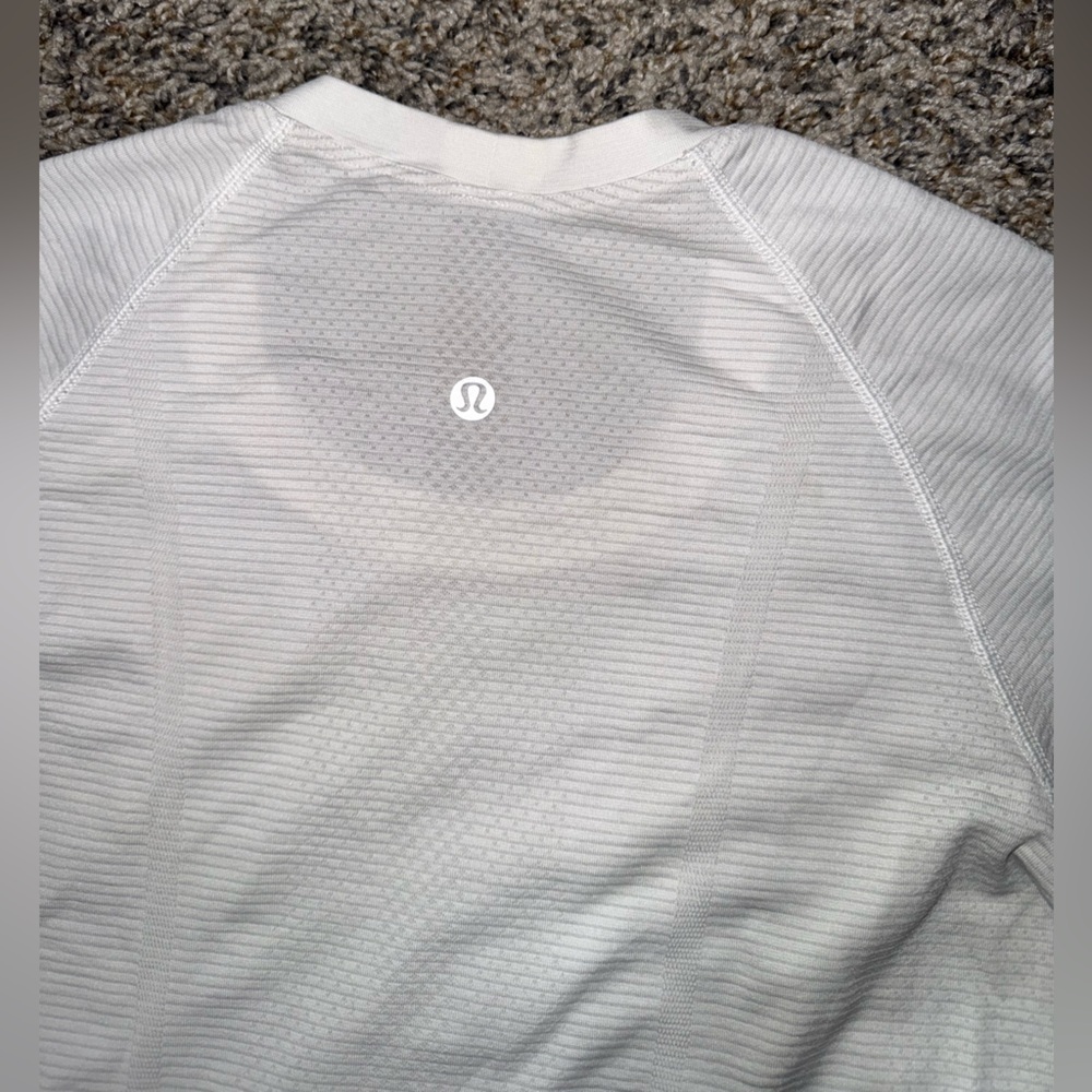 Lululemon Swiftly Tech Short Sleeve 2.0 size 6 - Picture 9 of 9